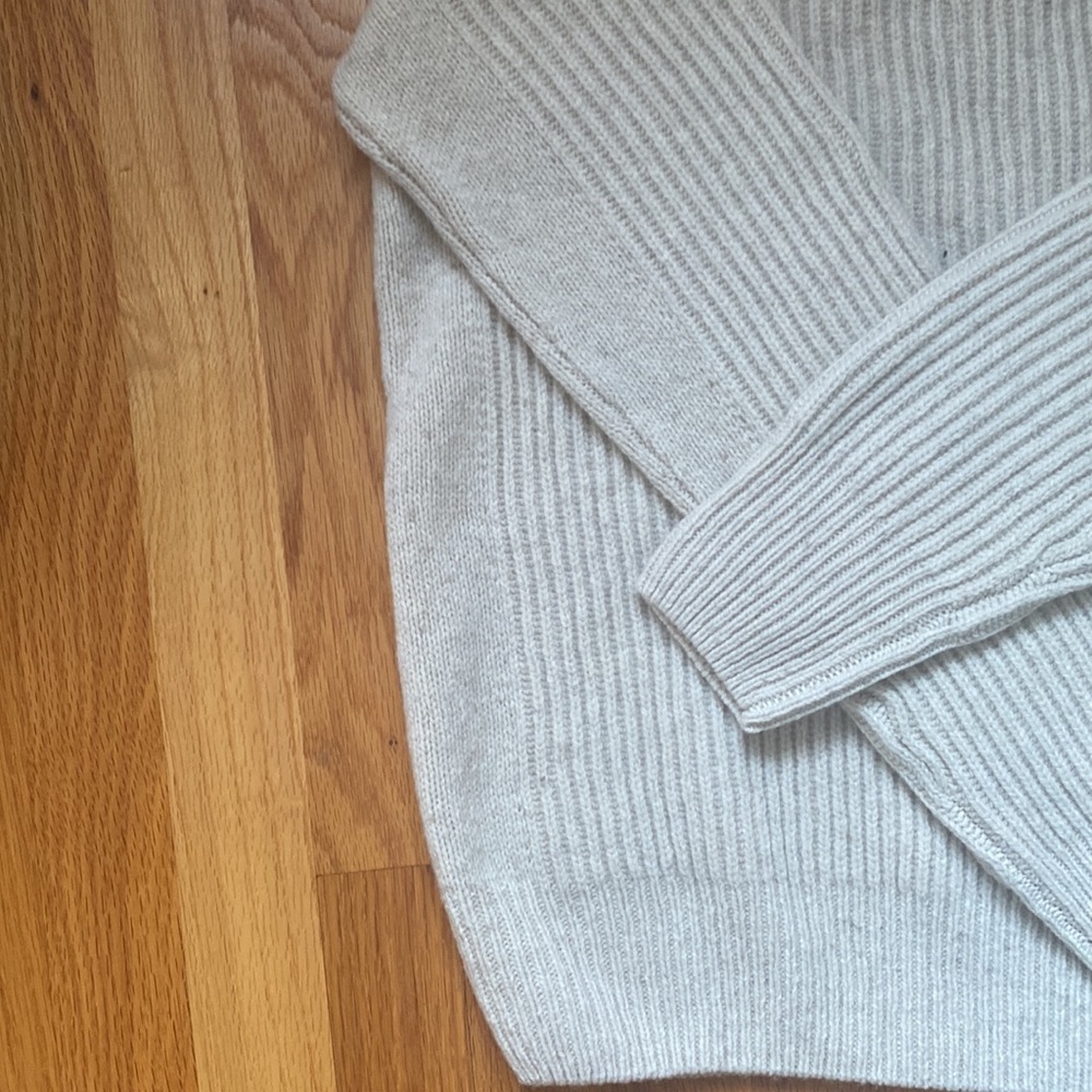 - NWT Victorinox lambs wool sweater offwhite size large - Picture 3 of 7